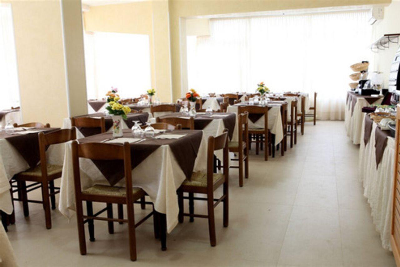 Hotel Staccoli Rimini Esterno foto