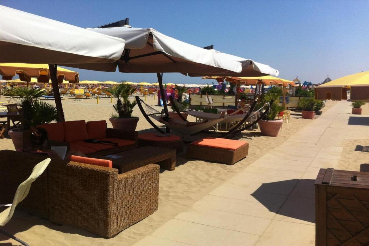 Hotel Staccoli Rimini Esterno foto