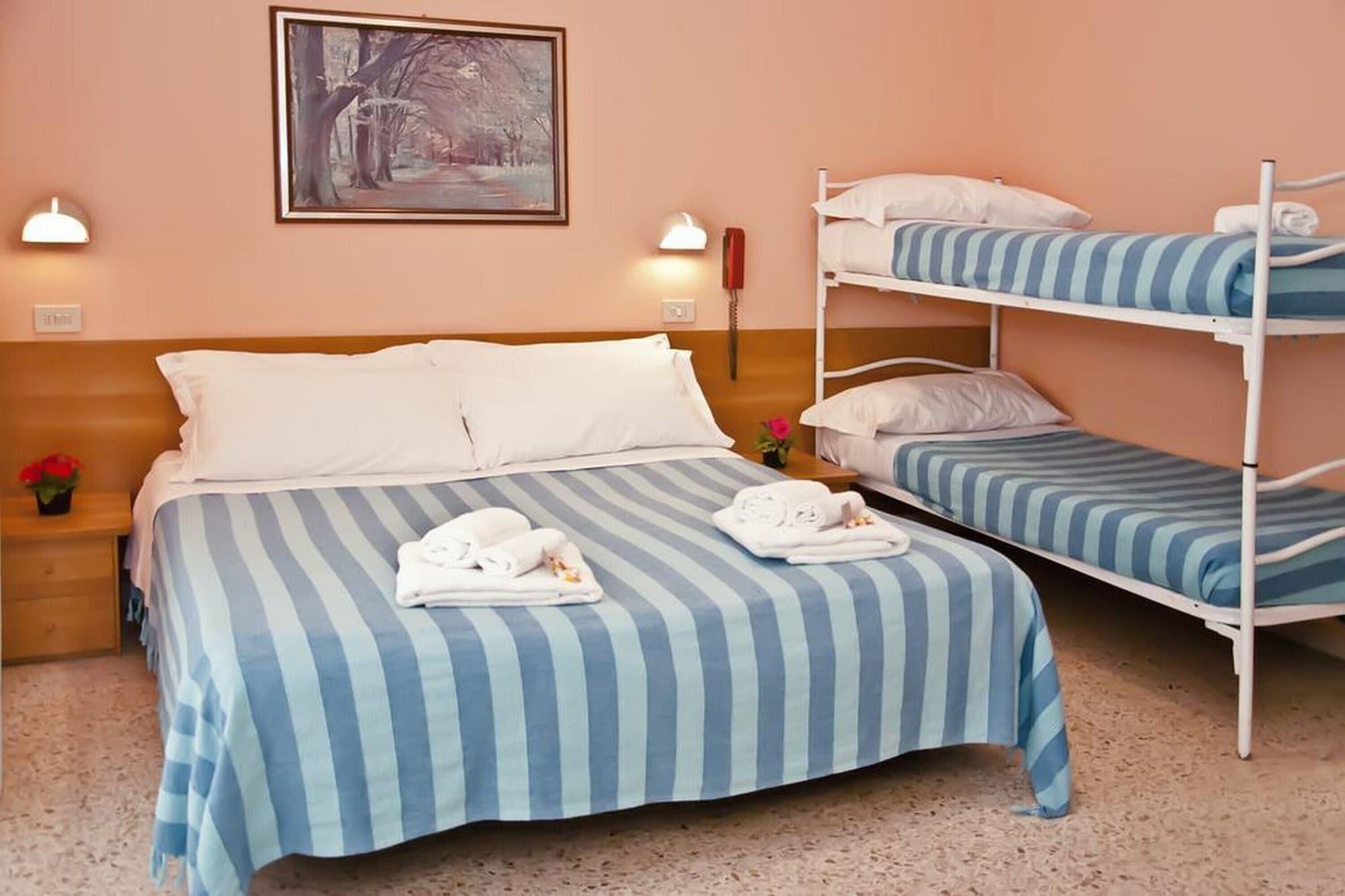 Hotel Staccoli Rimini Esterno foto