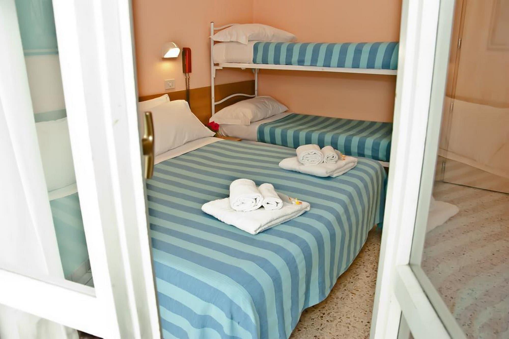 Hotel Staccoli Rimini Esterno foto