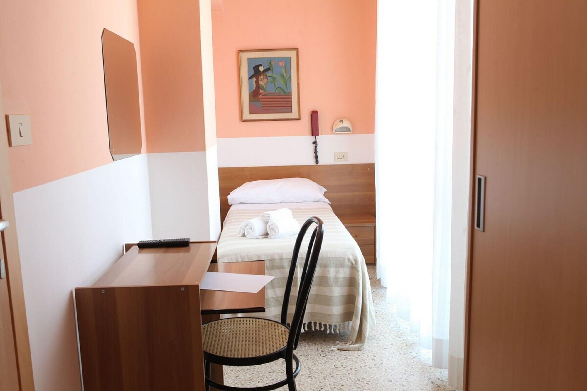 Hotel Staccoli Rimini Esterno foto