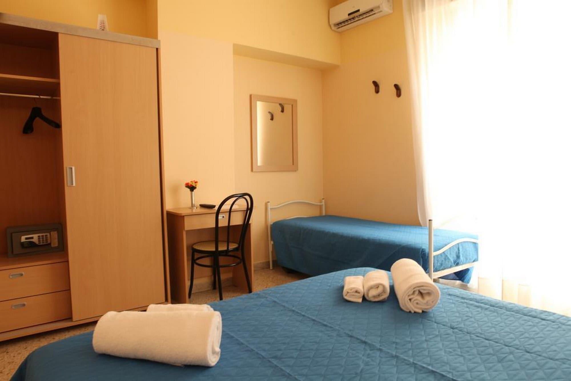 Hotel Staccoli Rimini Esterno foto