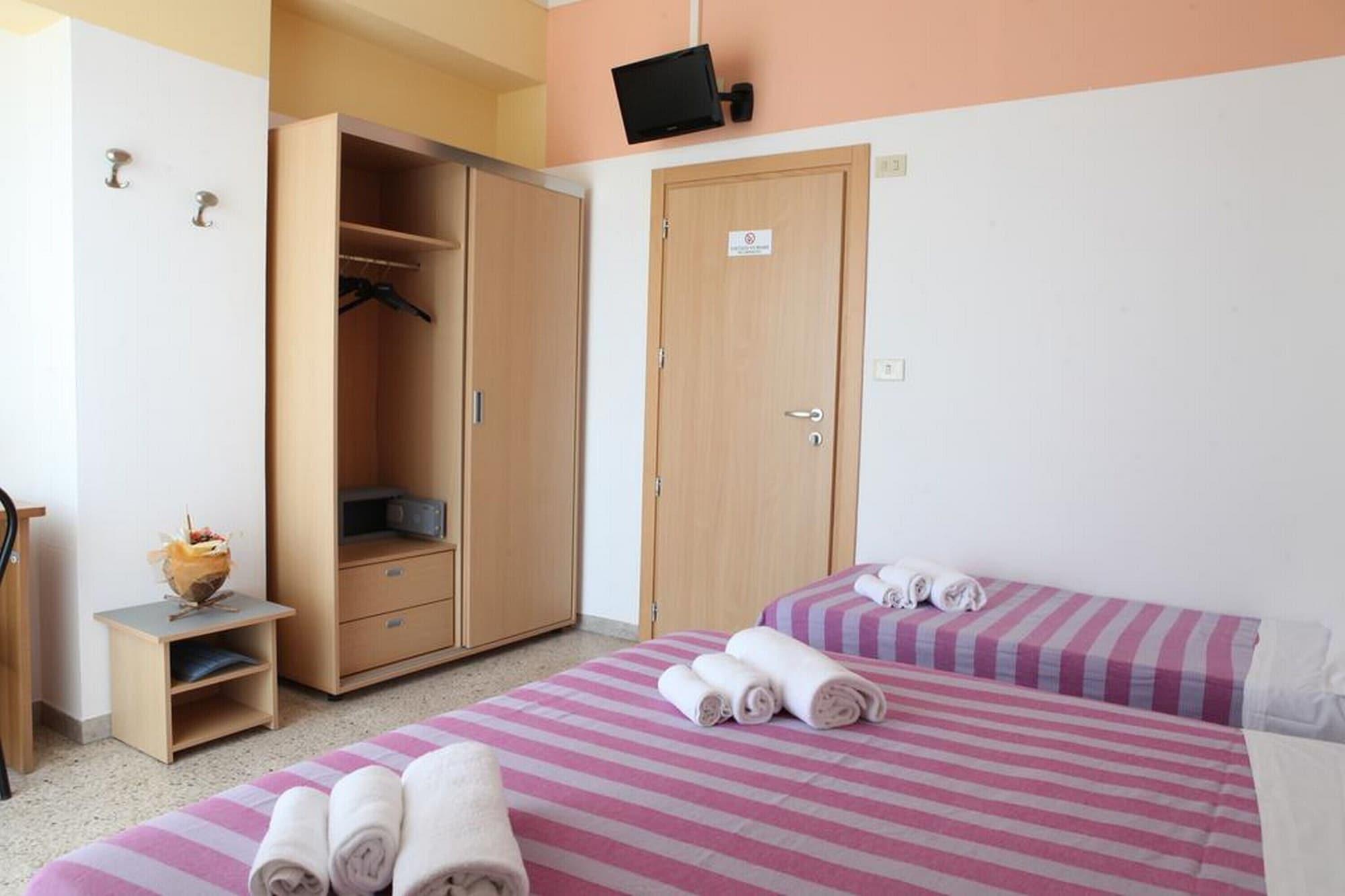 Hotel Staccoli Rimini Esterno foto