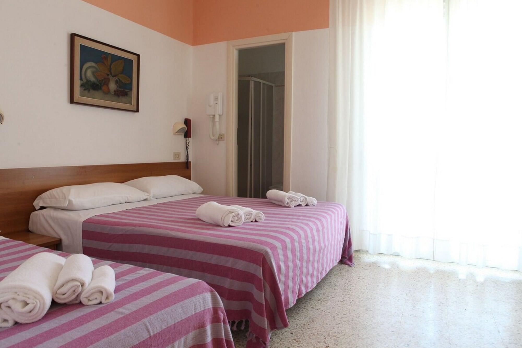 Hotel Staccoli Rimini Esterno foto
