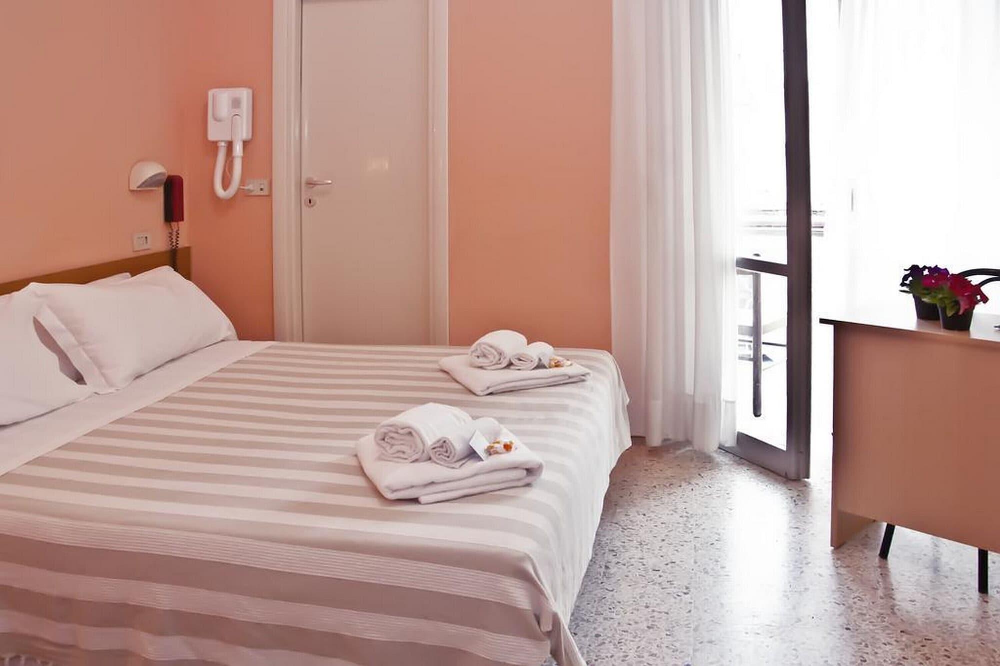 Hotel Staccoli Rimini Esterno foto