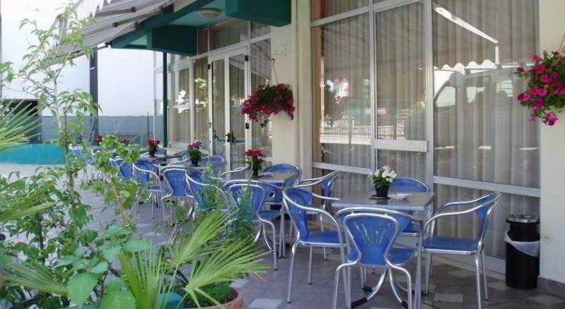 Hotel Staccoli Rimini Esterno foto