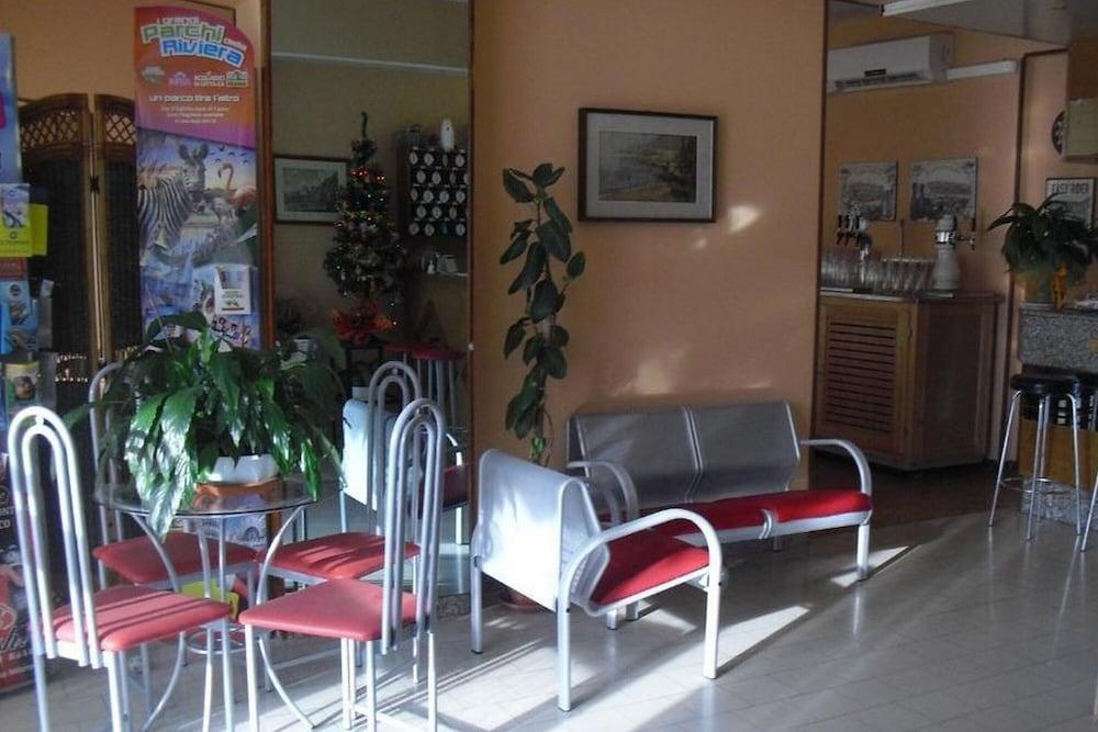Hotel Staccoli Rimini Esterno foto