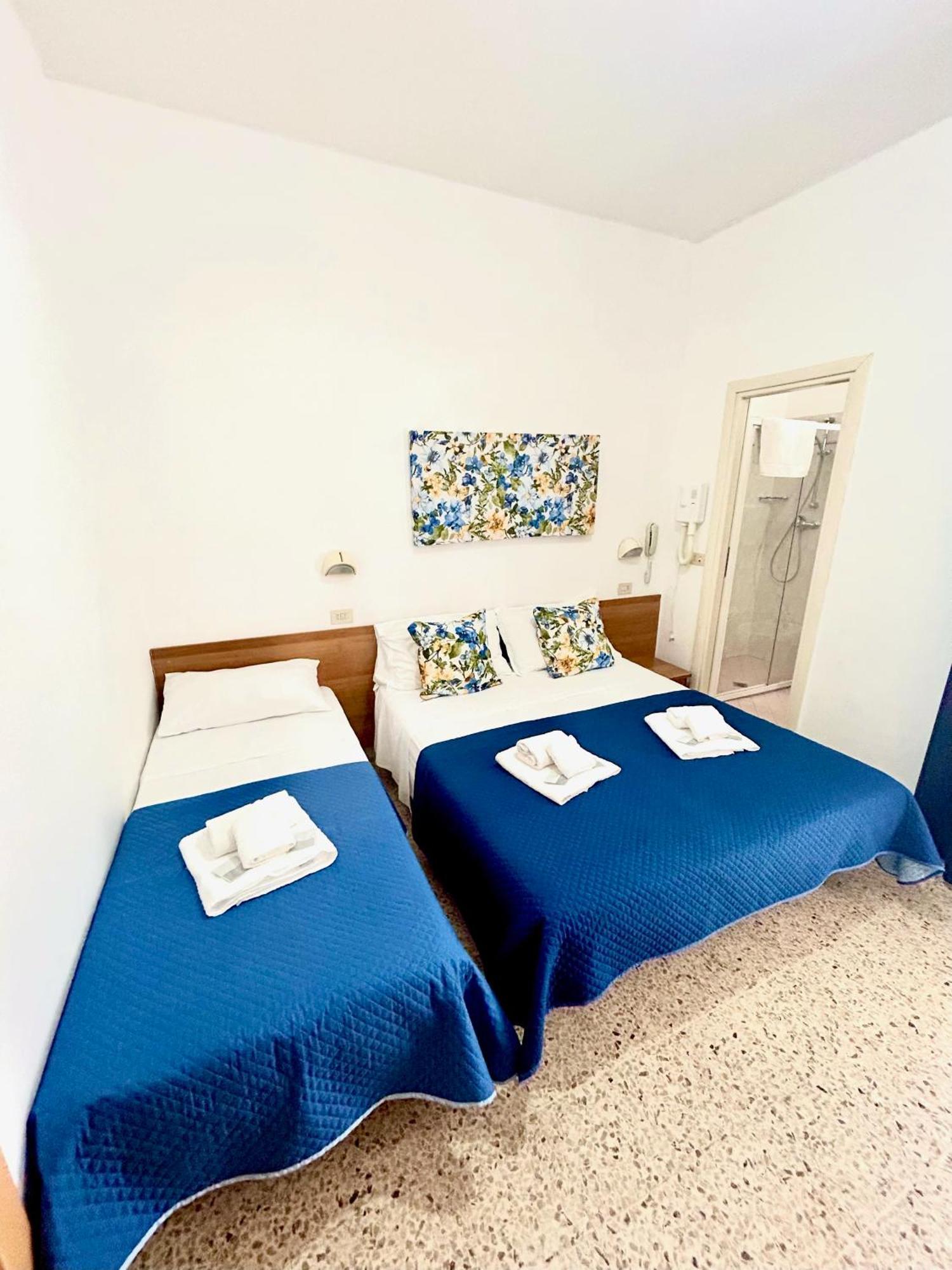 Hotel Staccoli Rimini Esterno foto